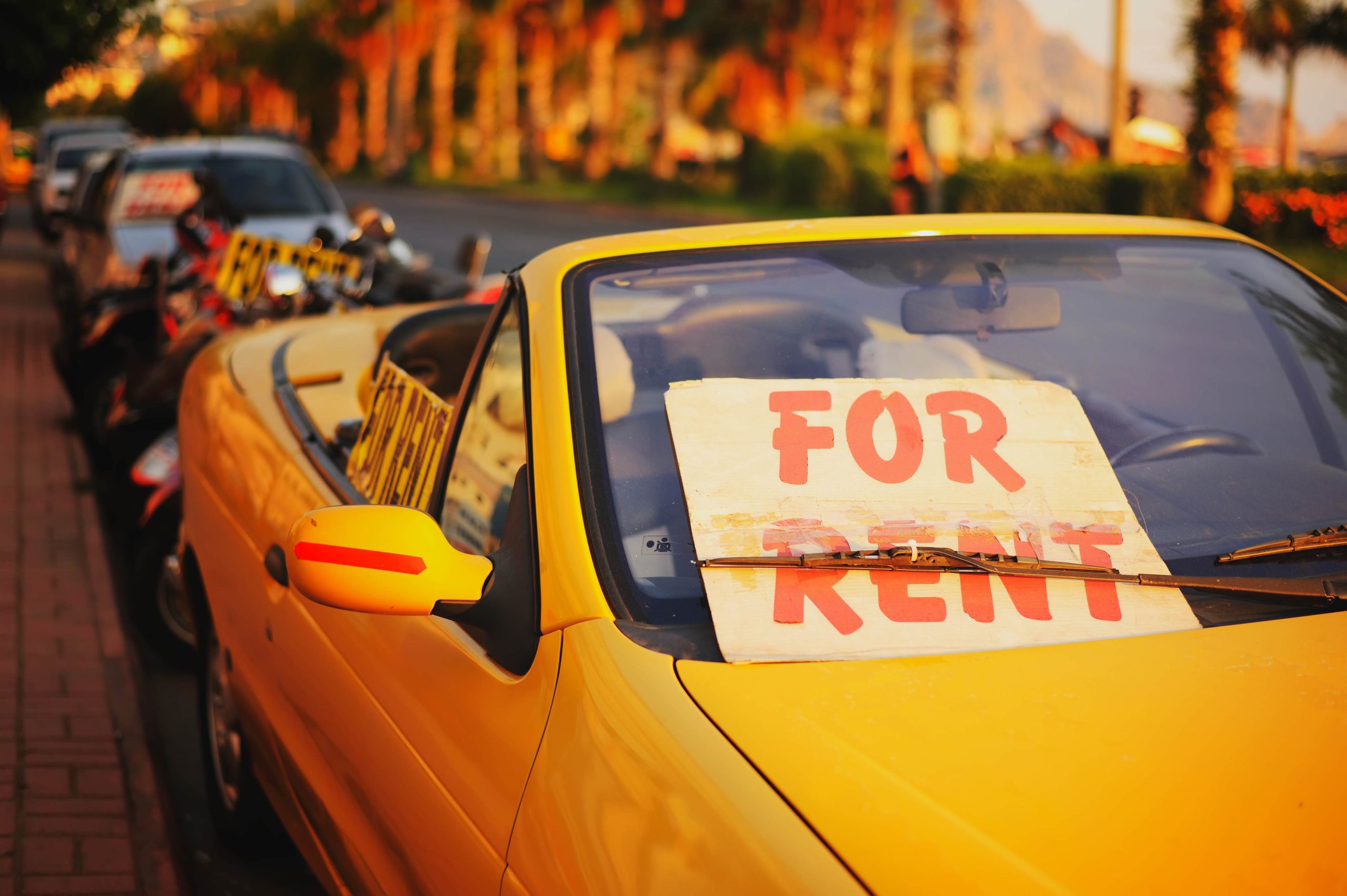 A line of rental cars for rent in Hawaii